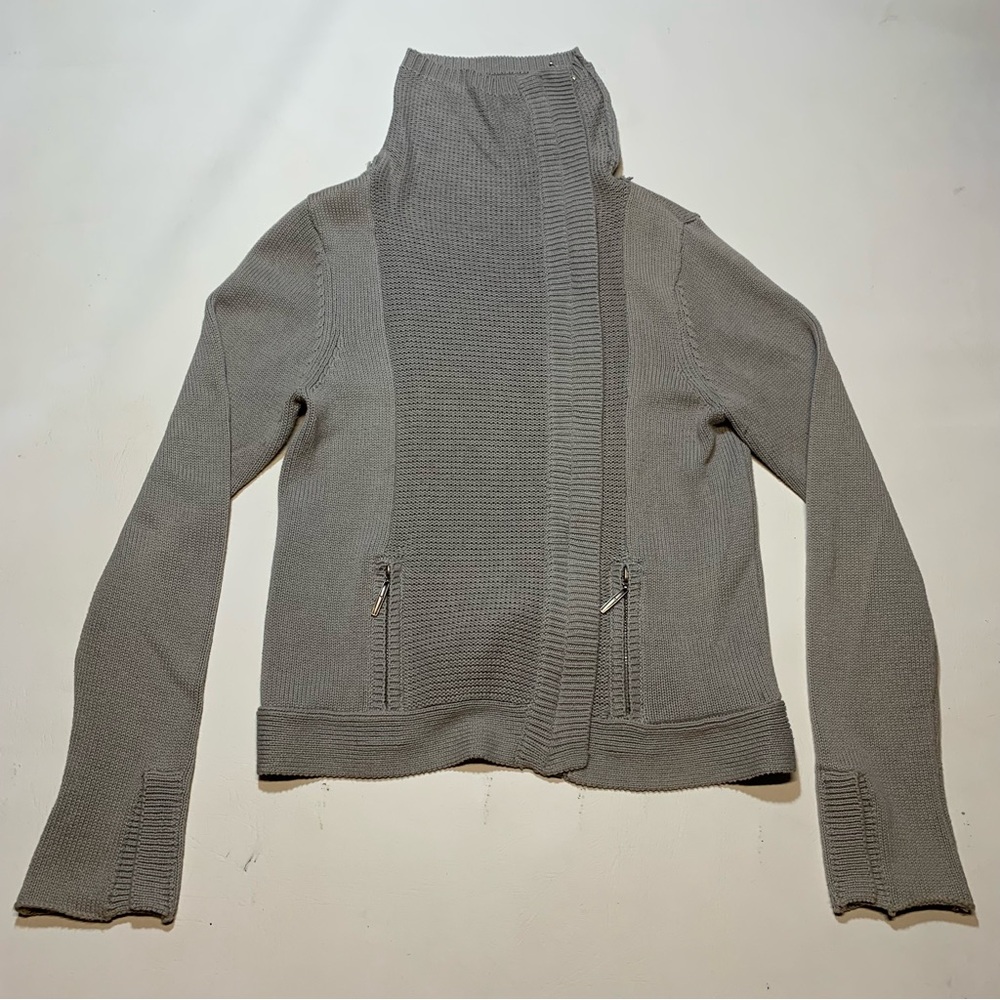 axcess liz claiborne women's soft gray split crew neck full zip sweater Medium